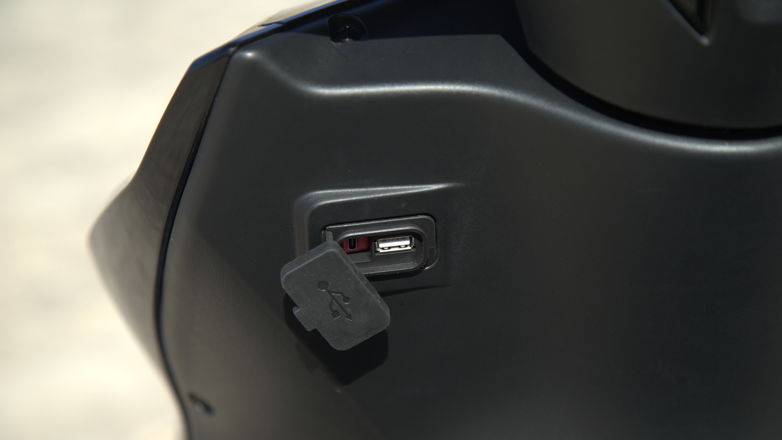 Θύρες φόρτισης USB.

